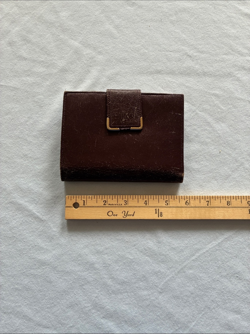 Source Unknown Dark Brown Leather Bifold Wallet with Gold Tone Buckle